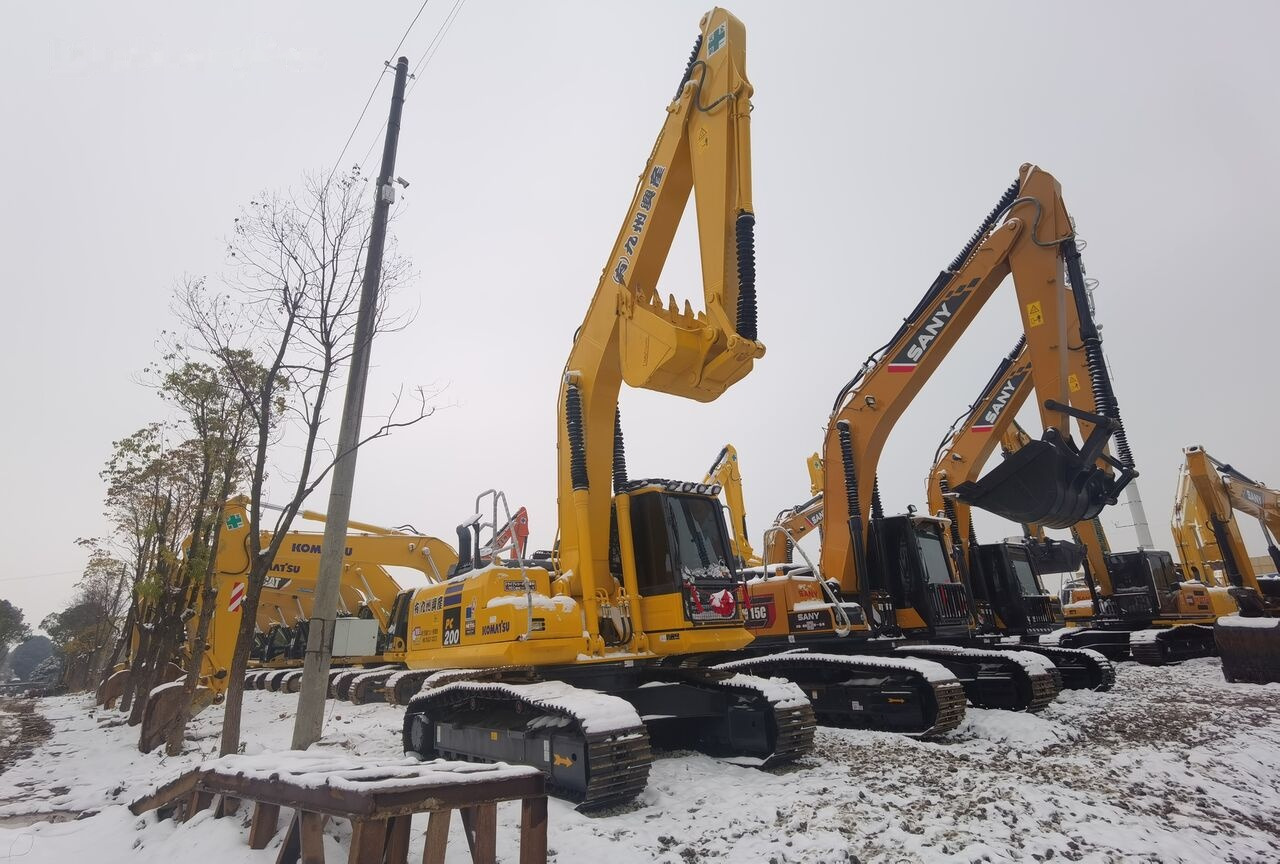 Crawler excavator Komatsu PC200-8: picture 8