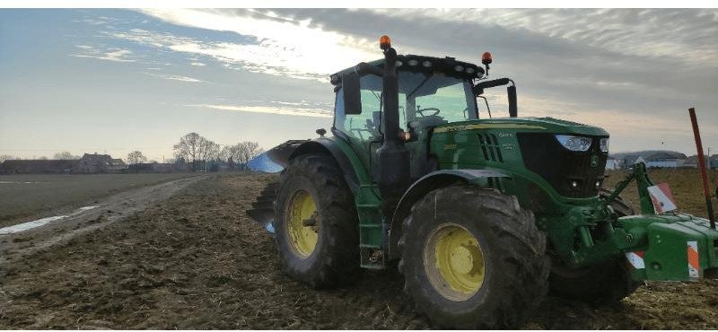 Farm tractor JOHN DEERE 6215R: picture 6