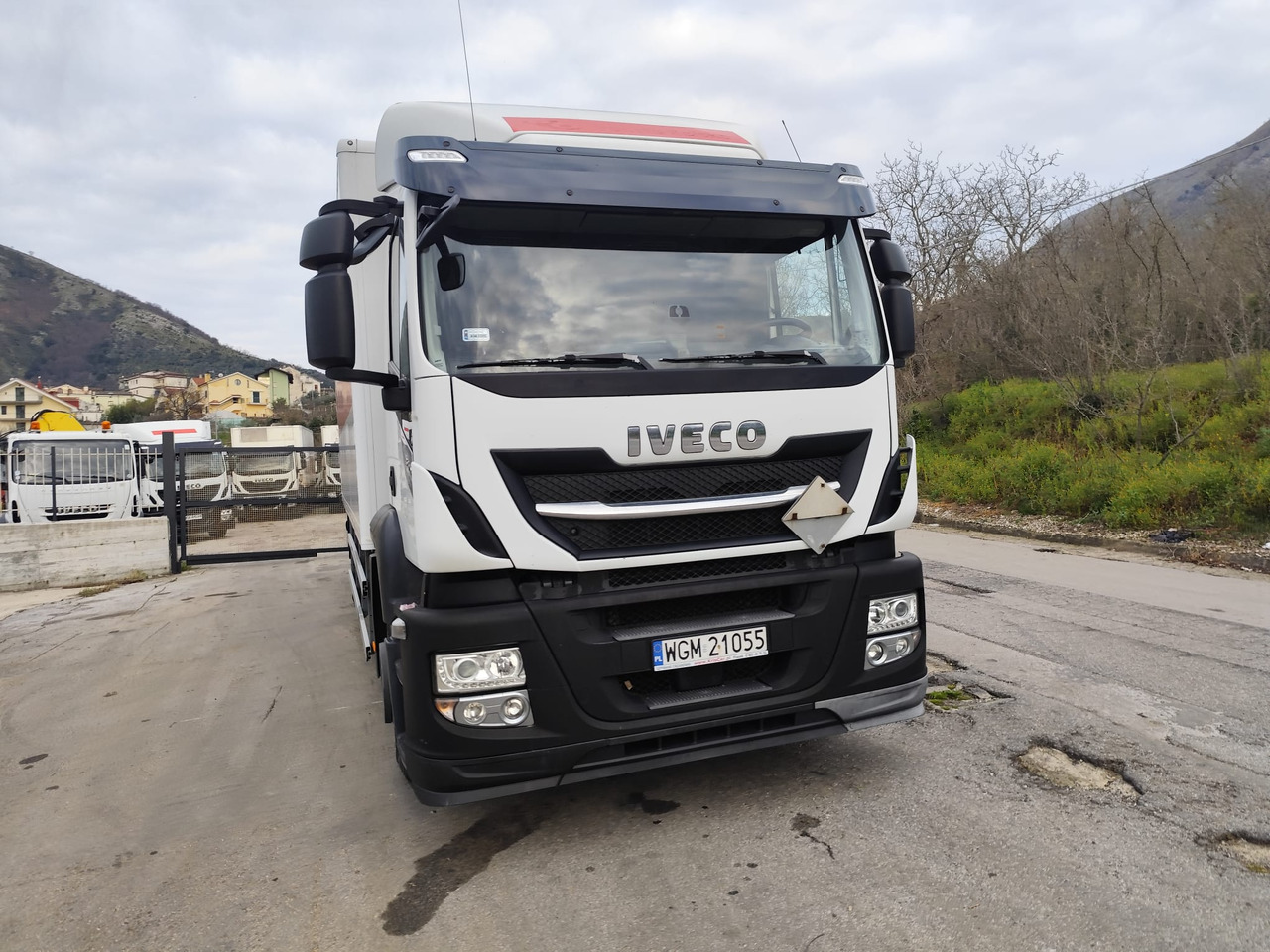 Cab chassis truck IVECO STRALIS AD 260S31 XP: picture 18