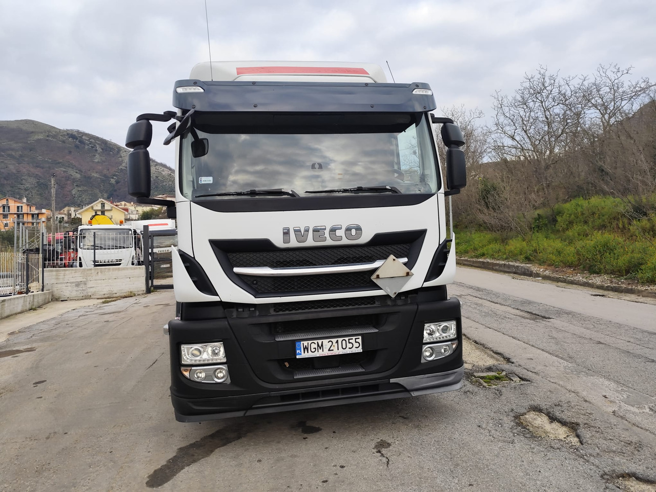 Cab chassis truck IVECO STRALIS AD 260S31 XP: picture 17