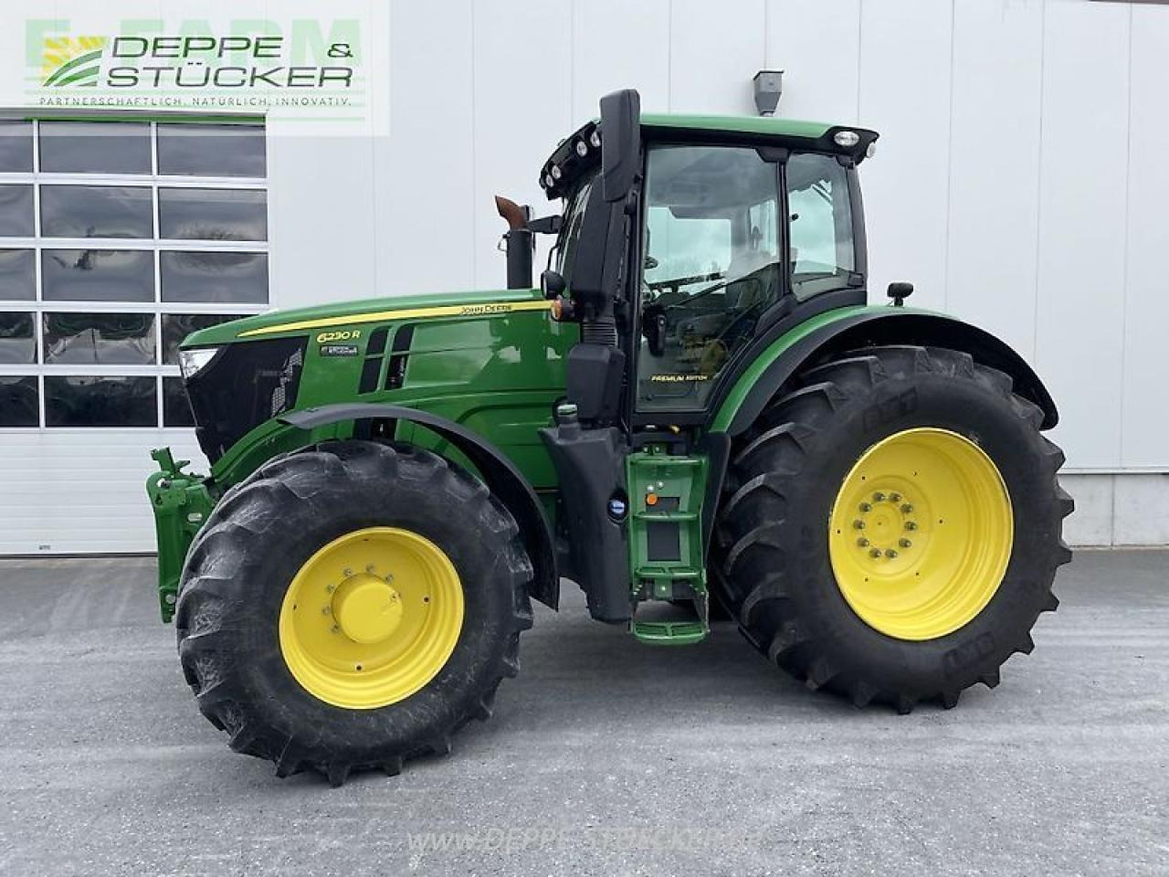 Farm tractor John Deere 6230r: picture 13