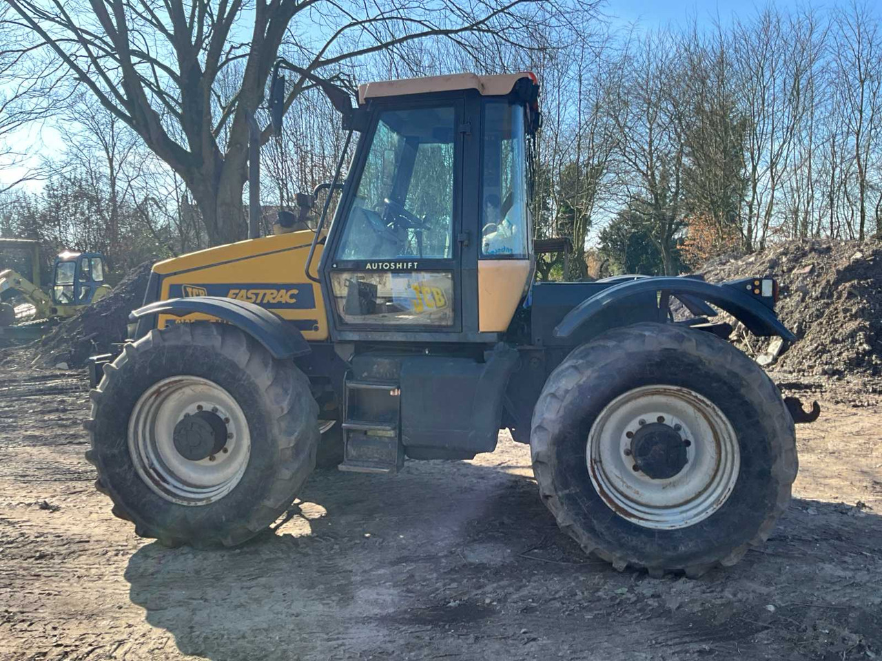 Farm tractor JCB Fastrac 2135: picture 8