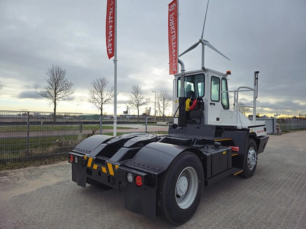 Terminal tractor TERBERG - YT220: picture 7