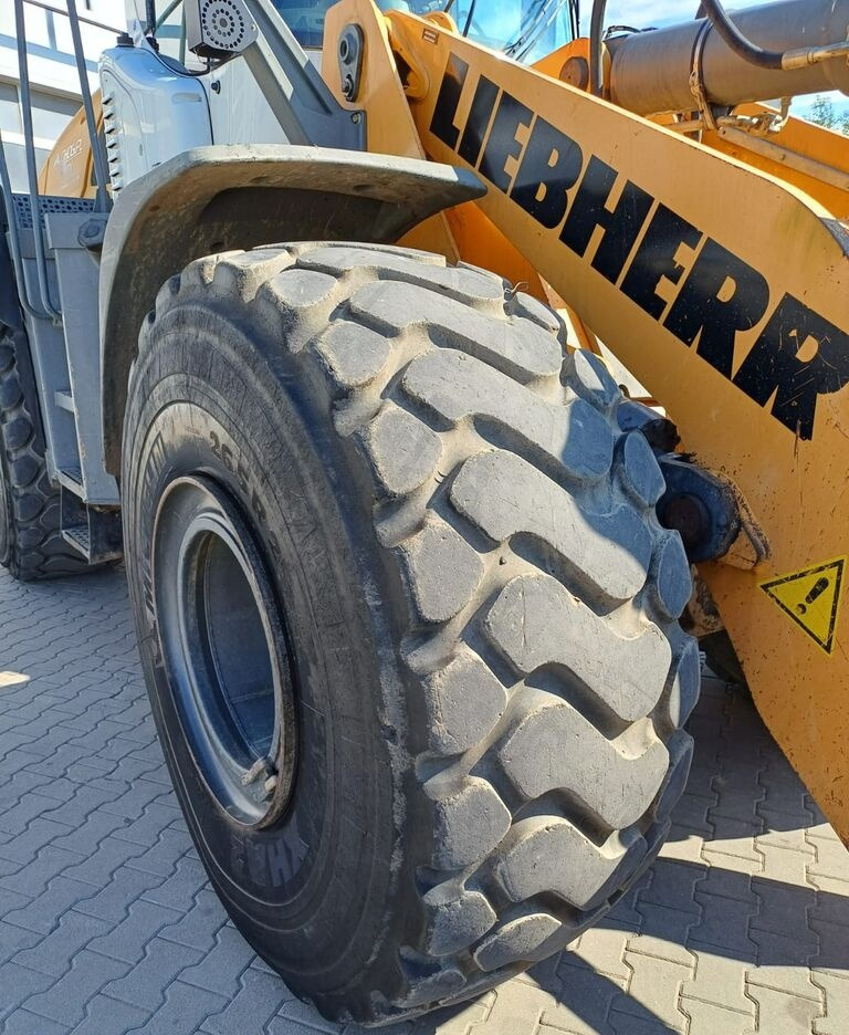 Wheel loader Liebherr L 566: picture 12