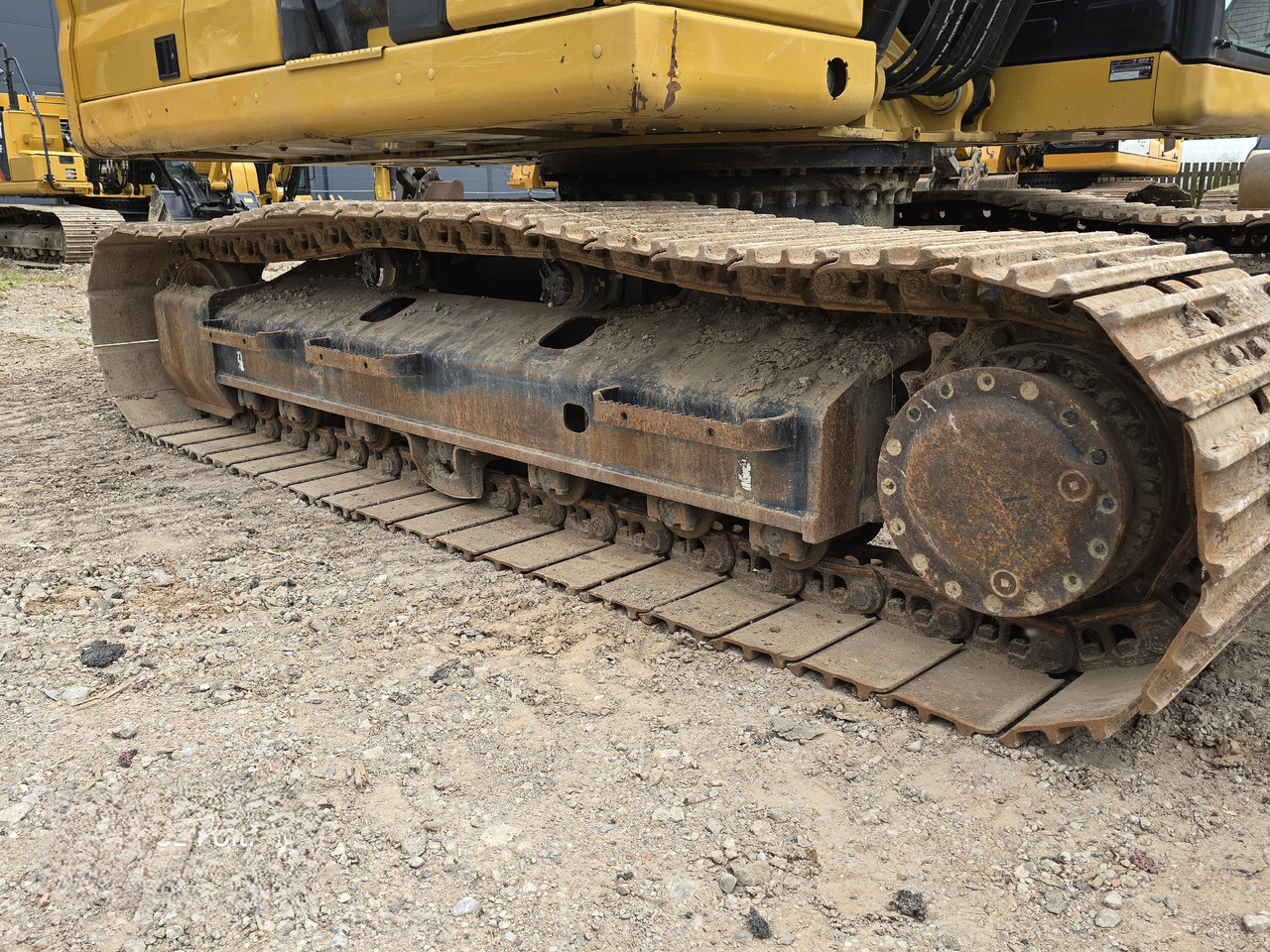 Crawler excavator CATERPILLAR 320 GC: picture 8