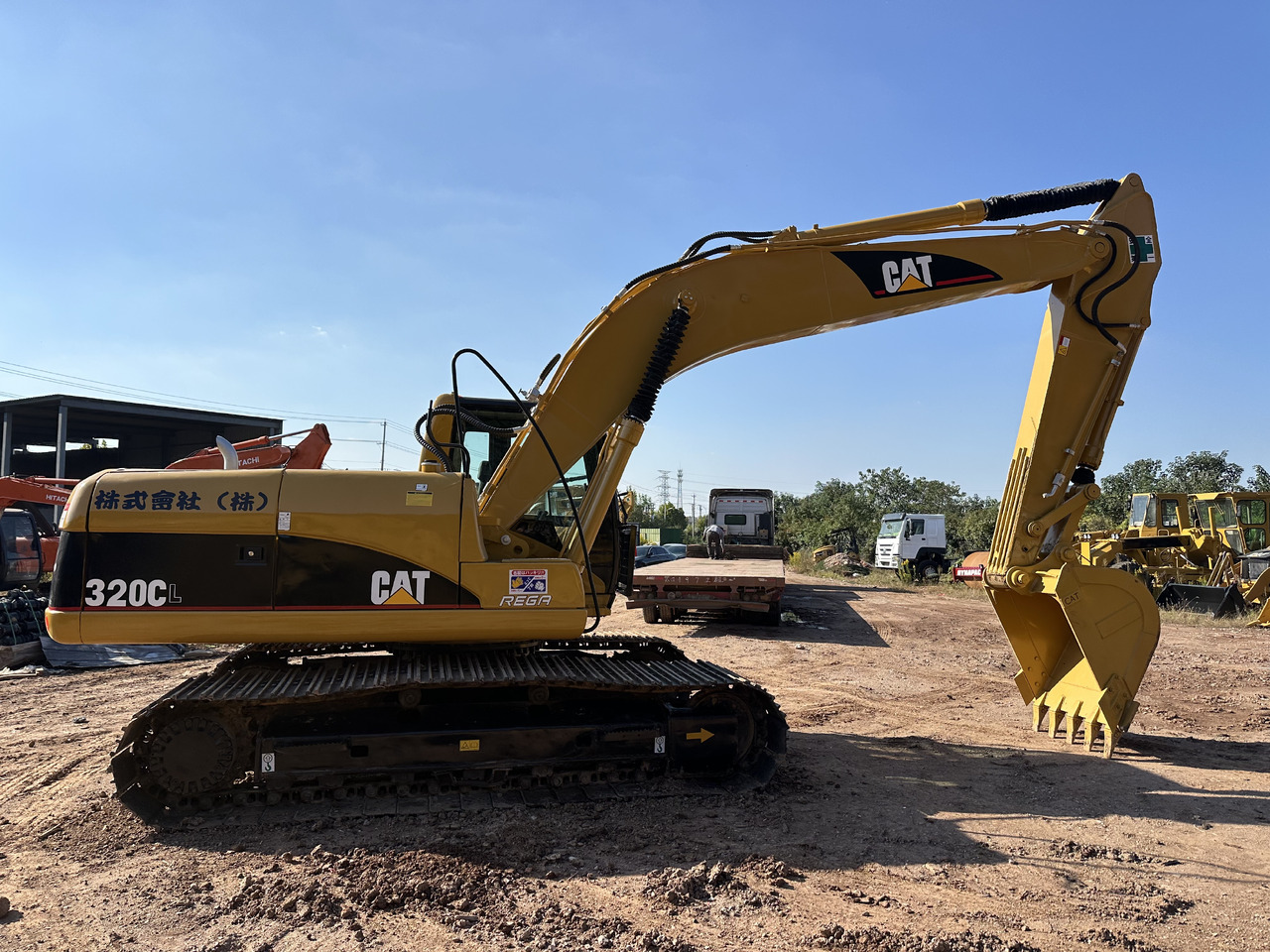 Crawler excavator CATERPILLAR 320C with Wider Track shoes: picture 7