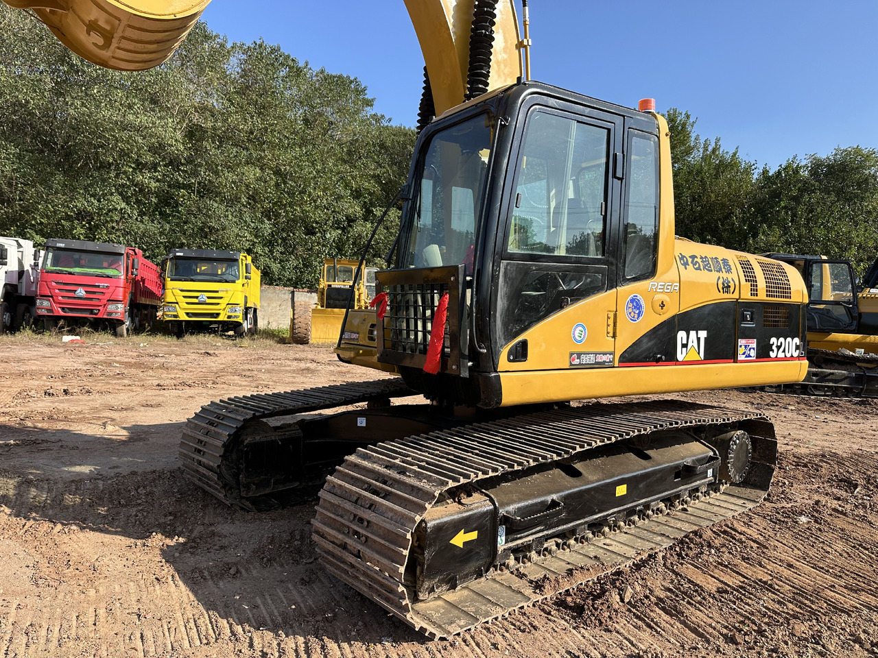 Crawler excavator CATERPILLAR 320C with Wider Track shoes: picture 6