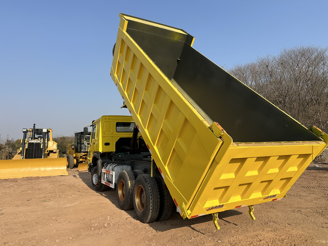 Tipper for transportation of bulk materials SINOTRUK HOWO 371: picture 9