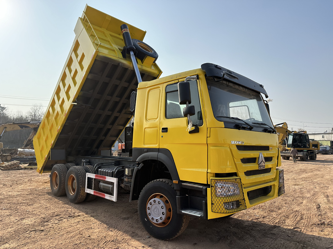 Tipper for transportation of bulk materials SINOTRUK HOWO 371: picture 8