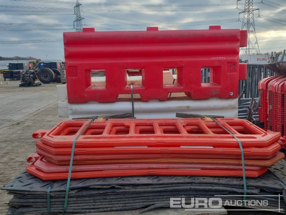 Construction equipment Bundle of Plastic Pedestrian Safety Barrier (5 of), Bundle of Metal Pedestrian Barrier (3 of), Bundle of Water Filled Barrier (3 of), Bundle of Plastic Mats: picture 15