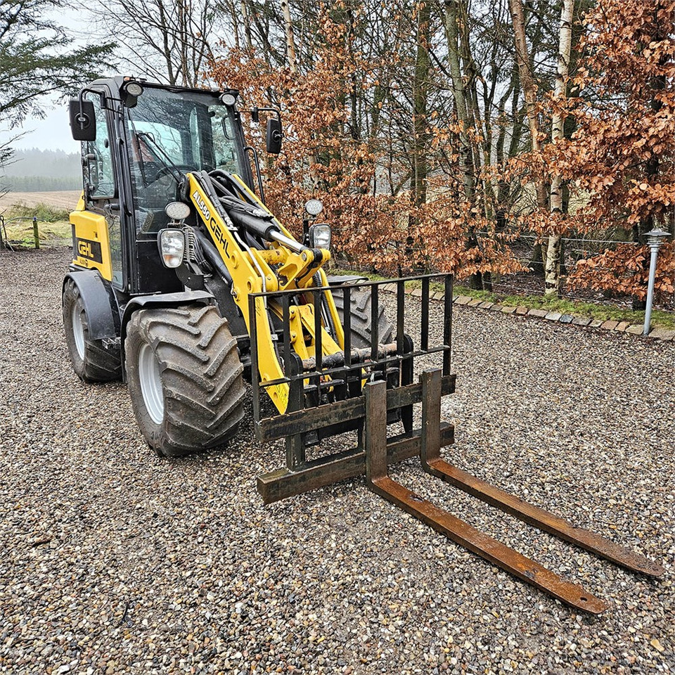 Wheel loader Gehl AL550: picture 9