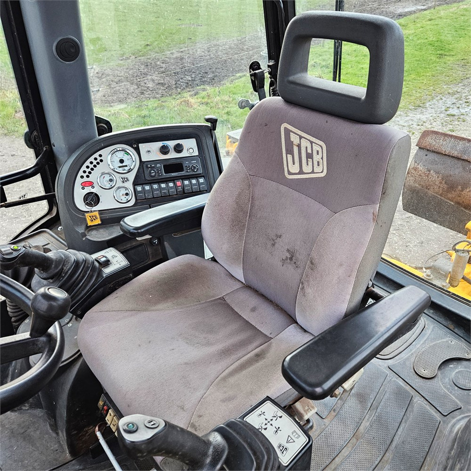 Backhoe loader JCB 4CX: picture 17