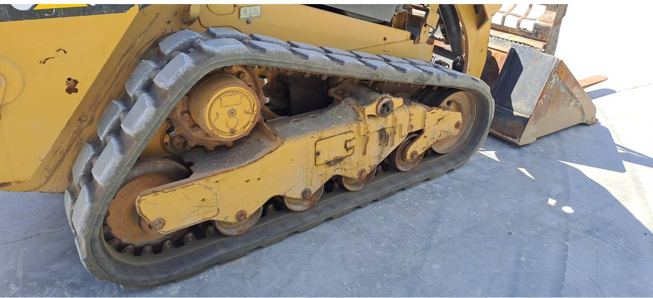 Crawler loader CAT 259D: picture 13