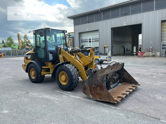 Wheel loader Cat 907M: picture 6